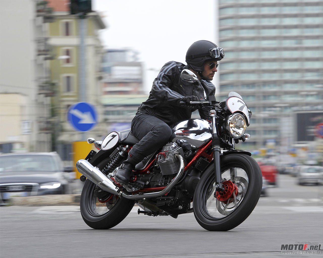 MotoGuzzi_v7racer_2011_14_1280x1024.jpg