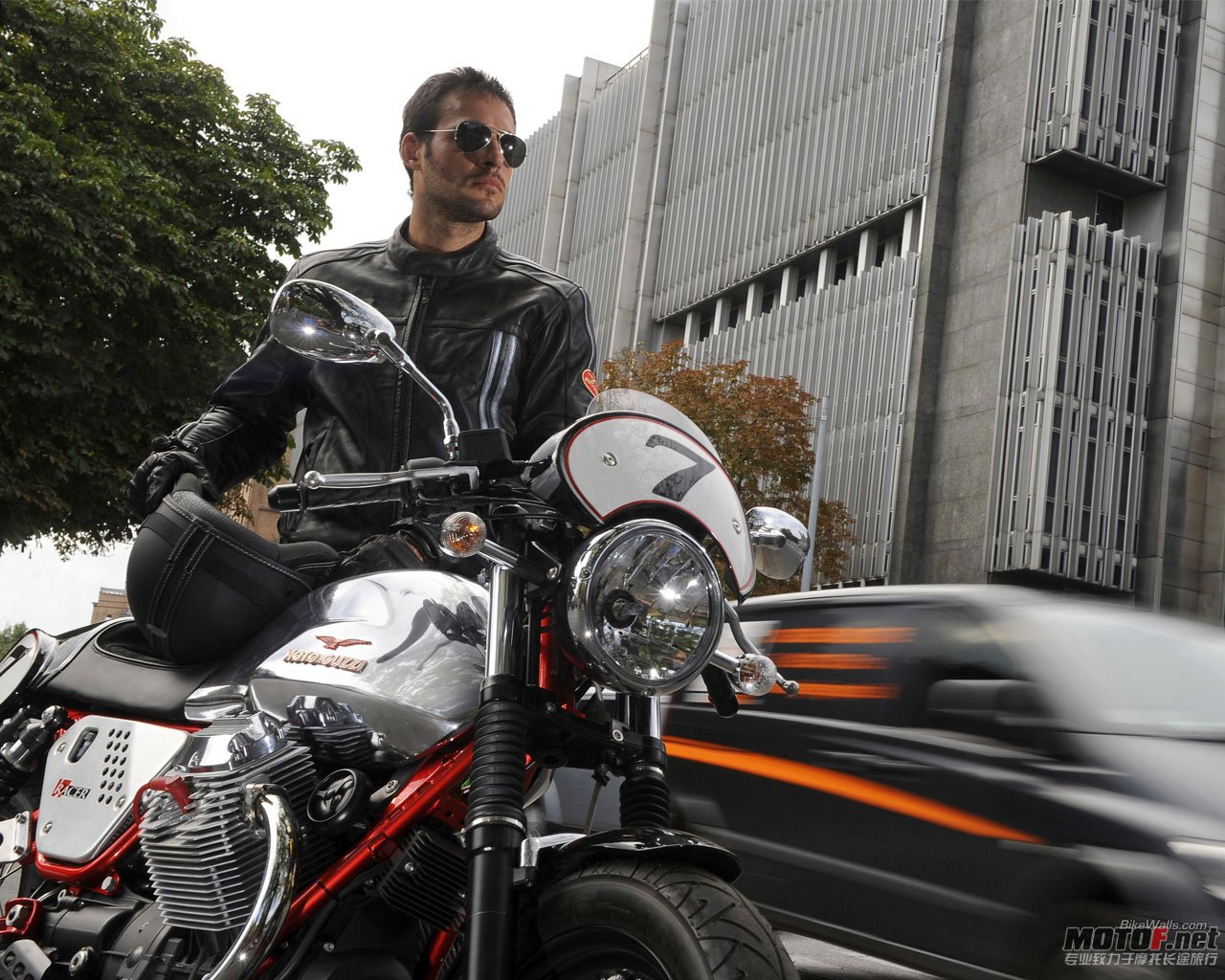 MotoGuzzi_v7racer_2011_15_1280x1024.jpg