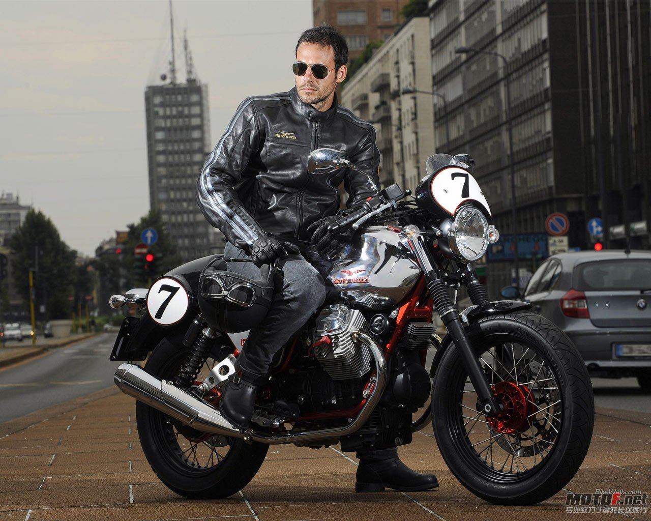 MotoGuzzi_v7racer_2011_23_1280x1024.jpg