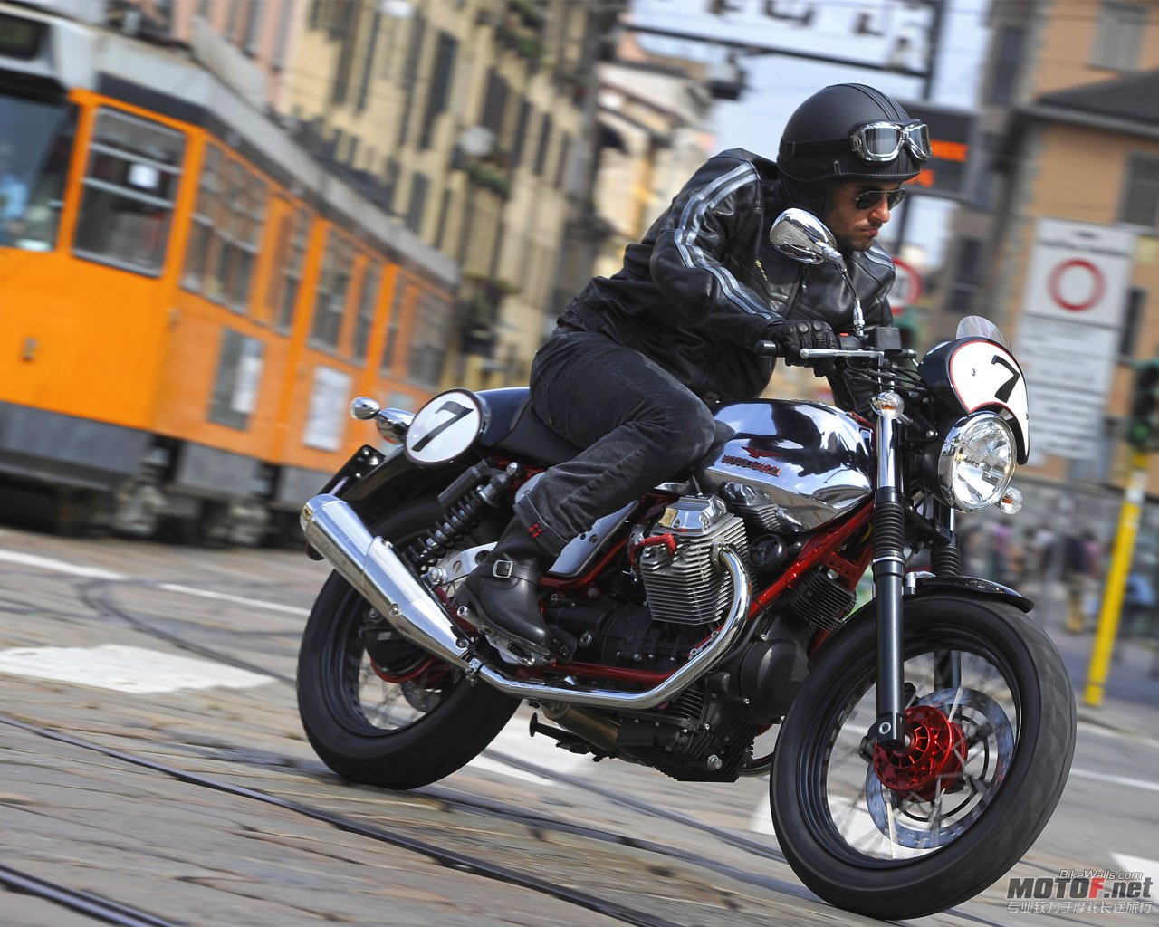 MotoGuzzi_v7racer_2011_35_1280x1024.jpg