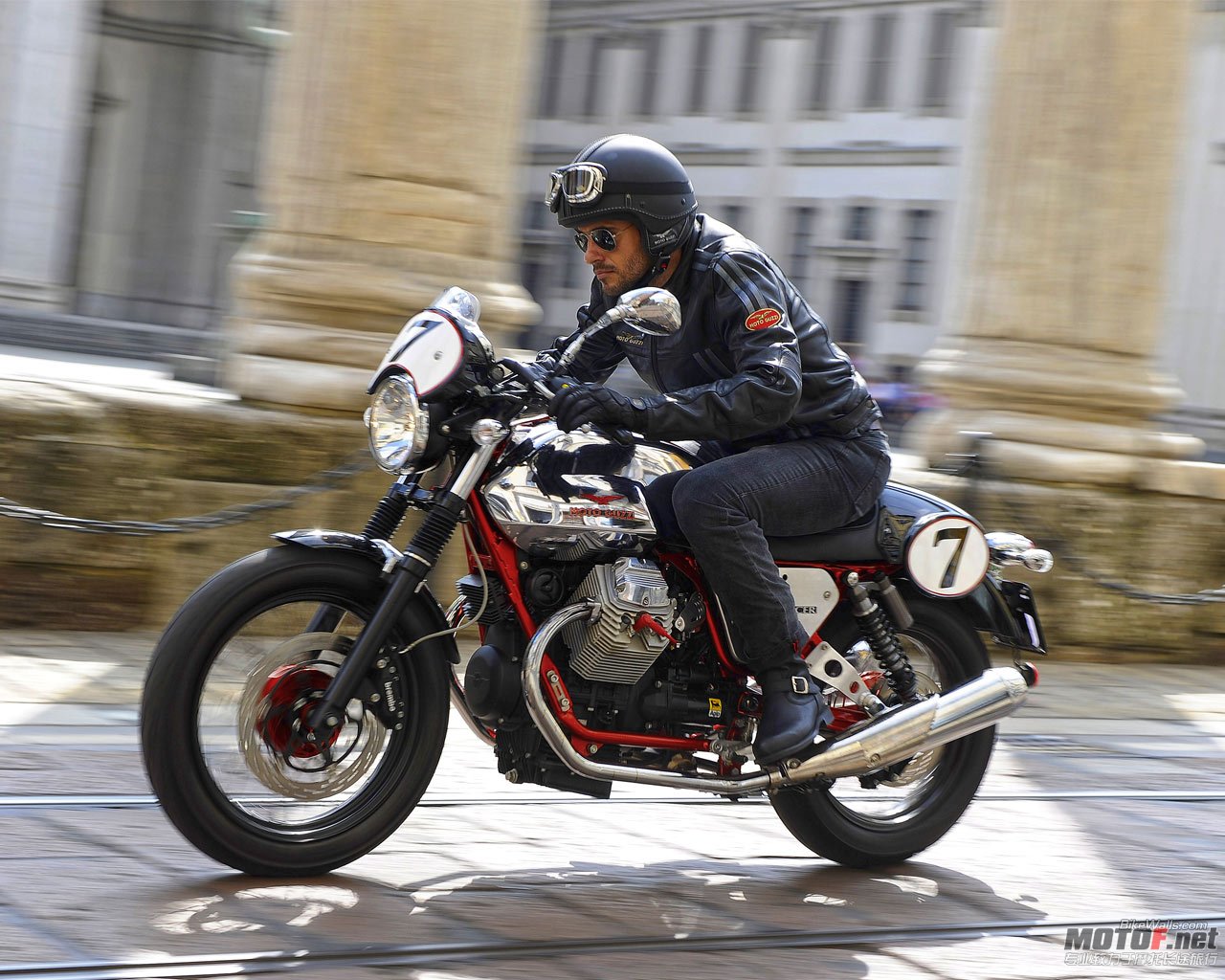 MotoGuzzi_v7racer_2011_34_1280x1024.jpg