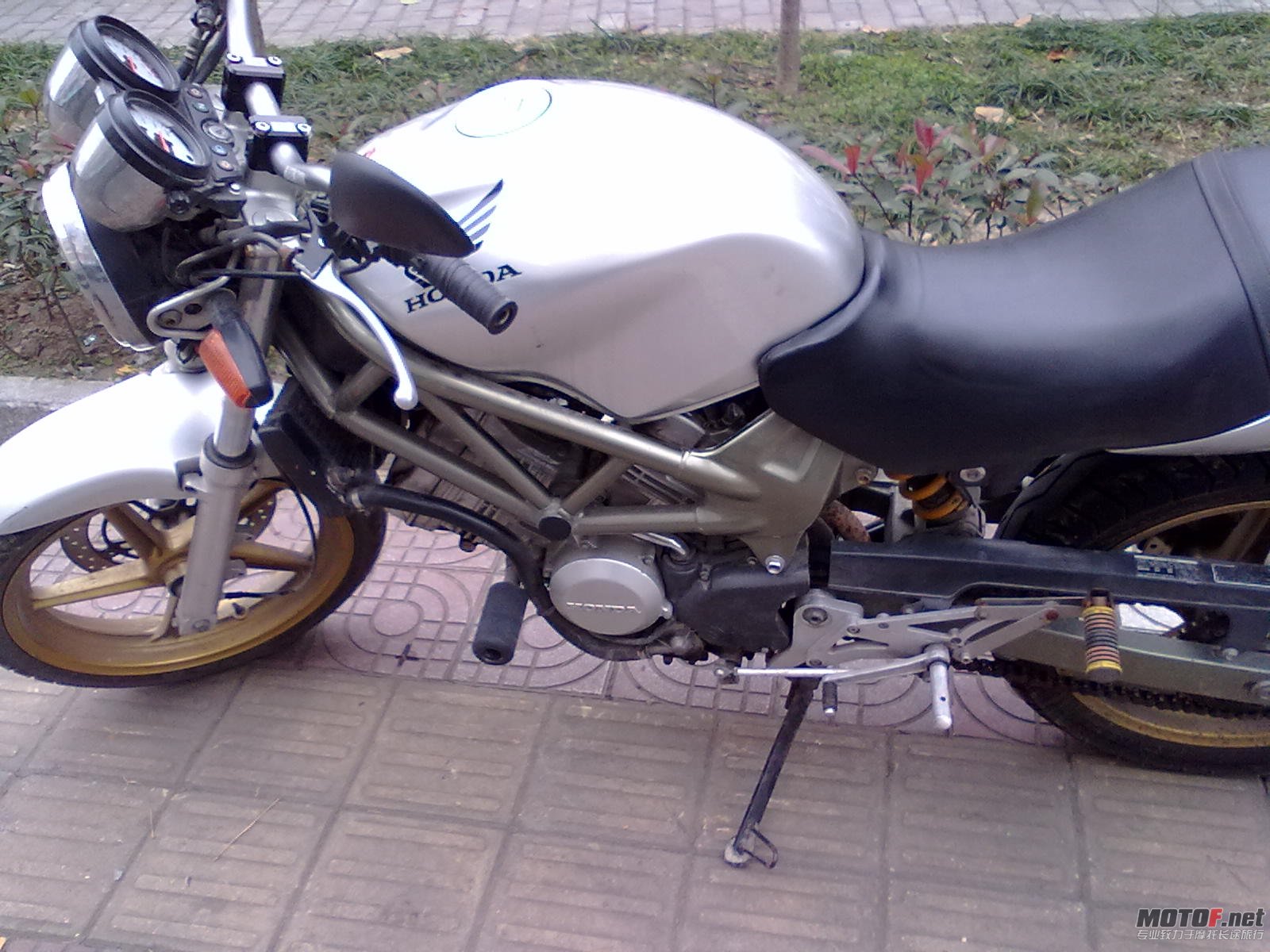20120112687.jpg