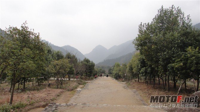 人在山腰中已见众山小
