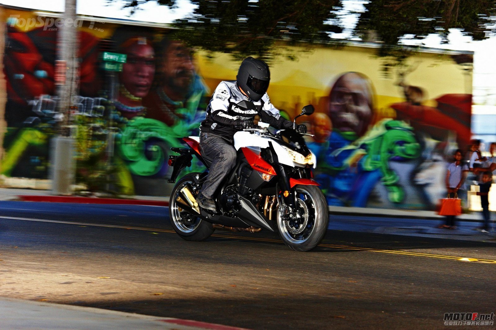 kawasaki-z1000-14_1600x0w.jpg