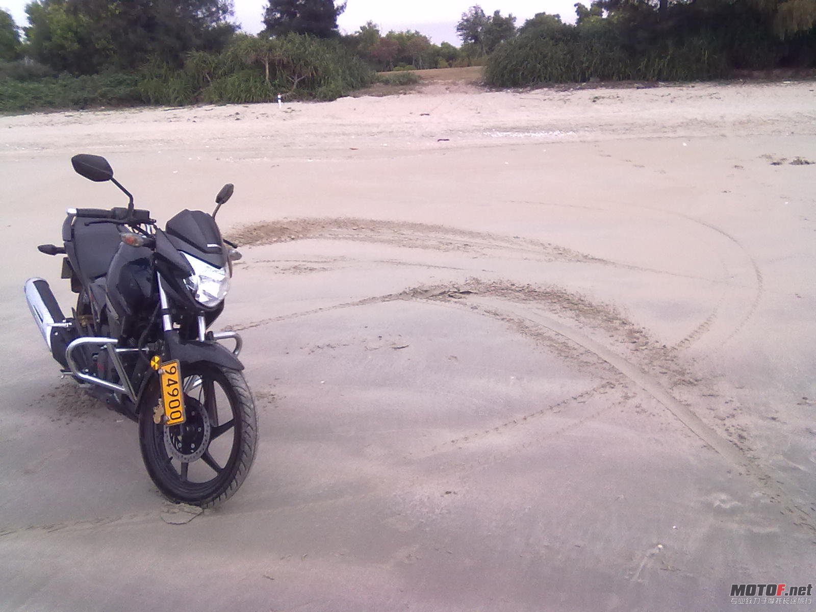 20120206529.jpg