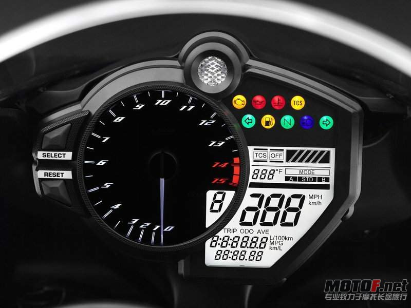 Yamaha R1  12  D.jpg