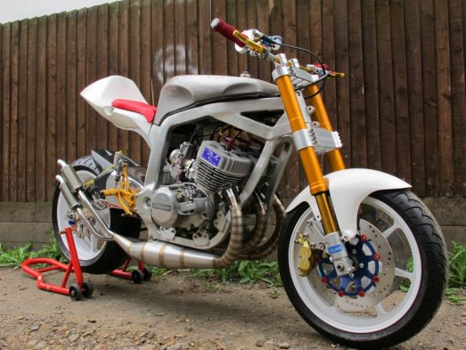 streetbike-suzuki-gsx-r400-kawasaki-h2-750-05-3d506.jpg