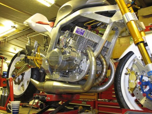 streetbike-suzuki-gsx-r400-kawasaki-h2-750-06-356ed.jpg