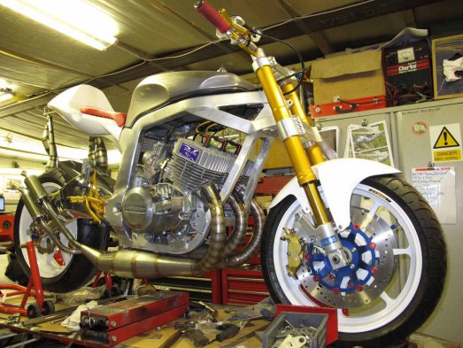streetbike-suzuki-gsx-r400-kawasaki-h2-750-07-20363.jpg