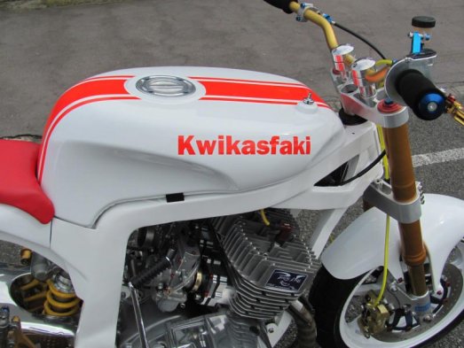 streetbike-suzuki-gsx-r400-kawasaki-h2-750-11-36532.jpg