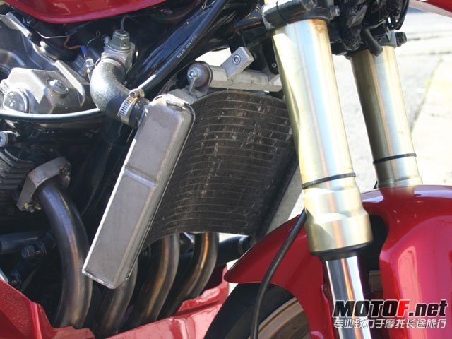 1122390f552zr2e7v85zz6.jpg