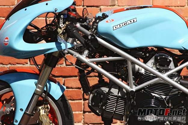 cafe-racer-ducati-gulf-cafe-1.jpg