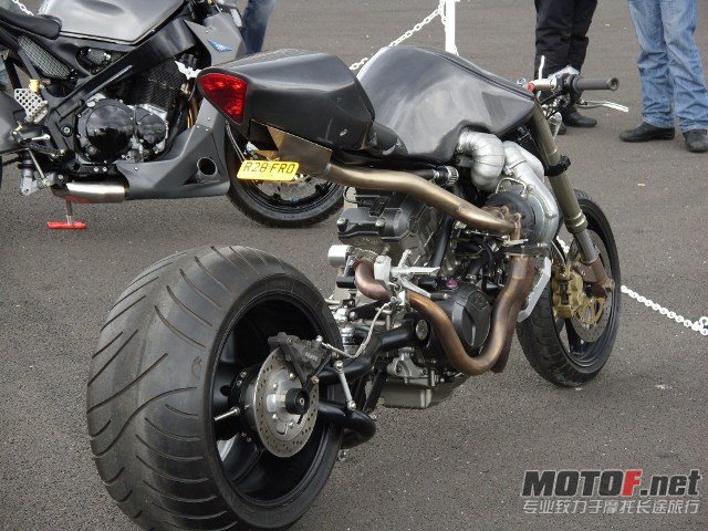 honda-1000-vtr-turbo-04-f82c9.jpg