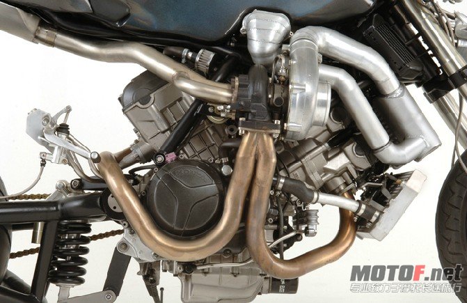 honda-1000-vtr-turbo-a07.jpg