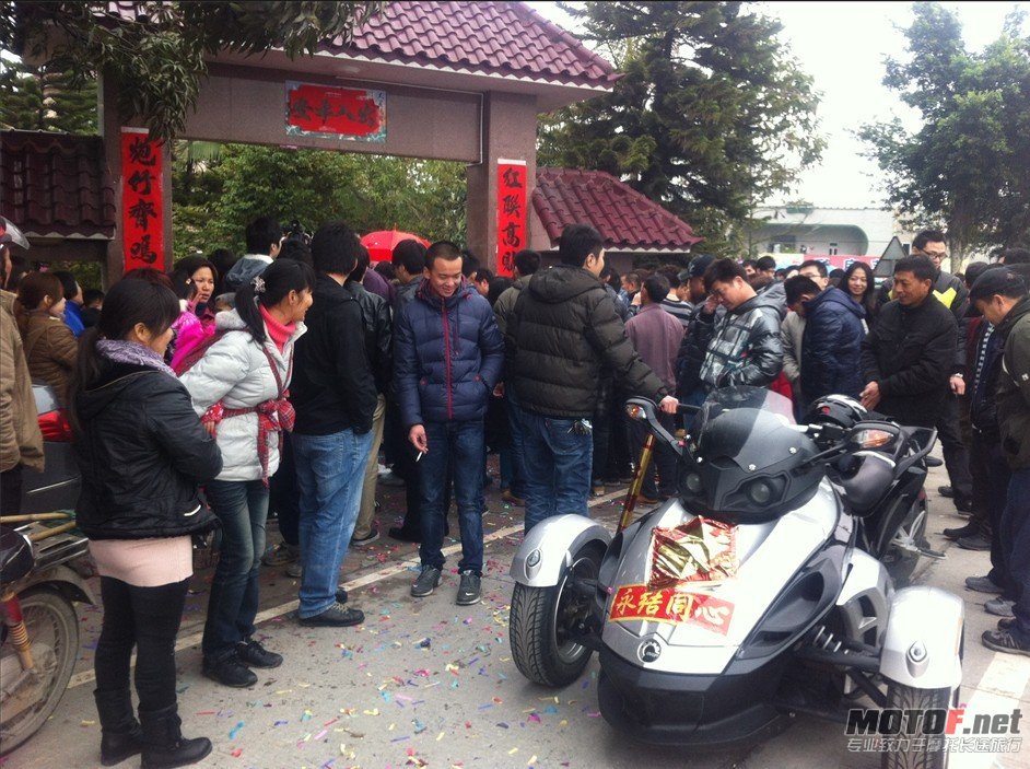 上百人去迎亲的阵容