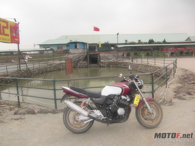 摩托车