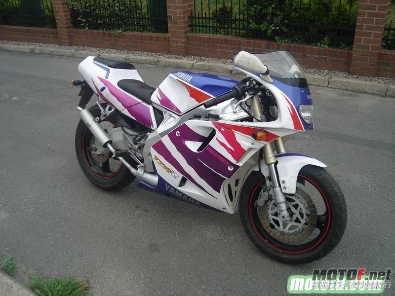 1242573901-Yamaha-TZR-125.jpg
