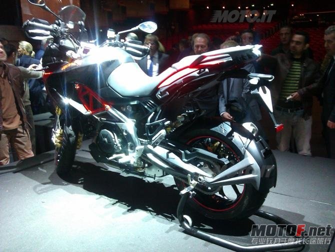 Aprilia Caponord 1200  13  1.jpg