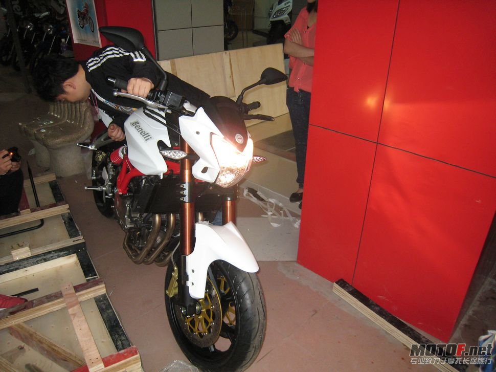 黄龙600 006.jpg