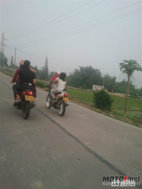 1158474qa9zf66sty7aqqs.jpg