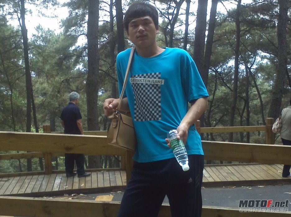 这正是小弟我拉，哈哈，