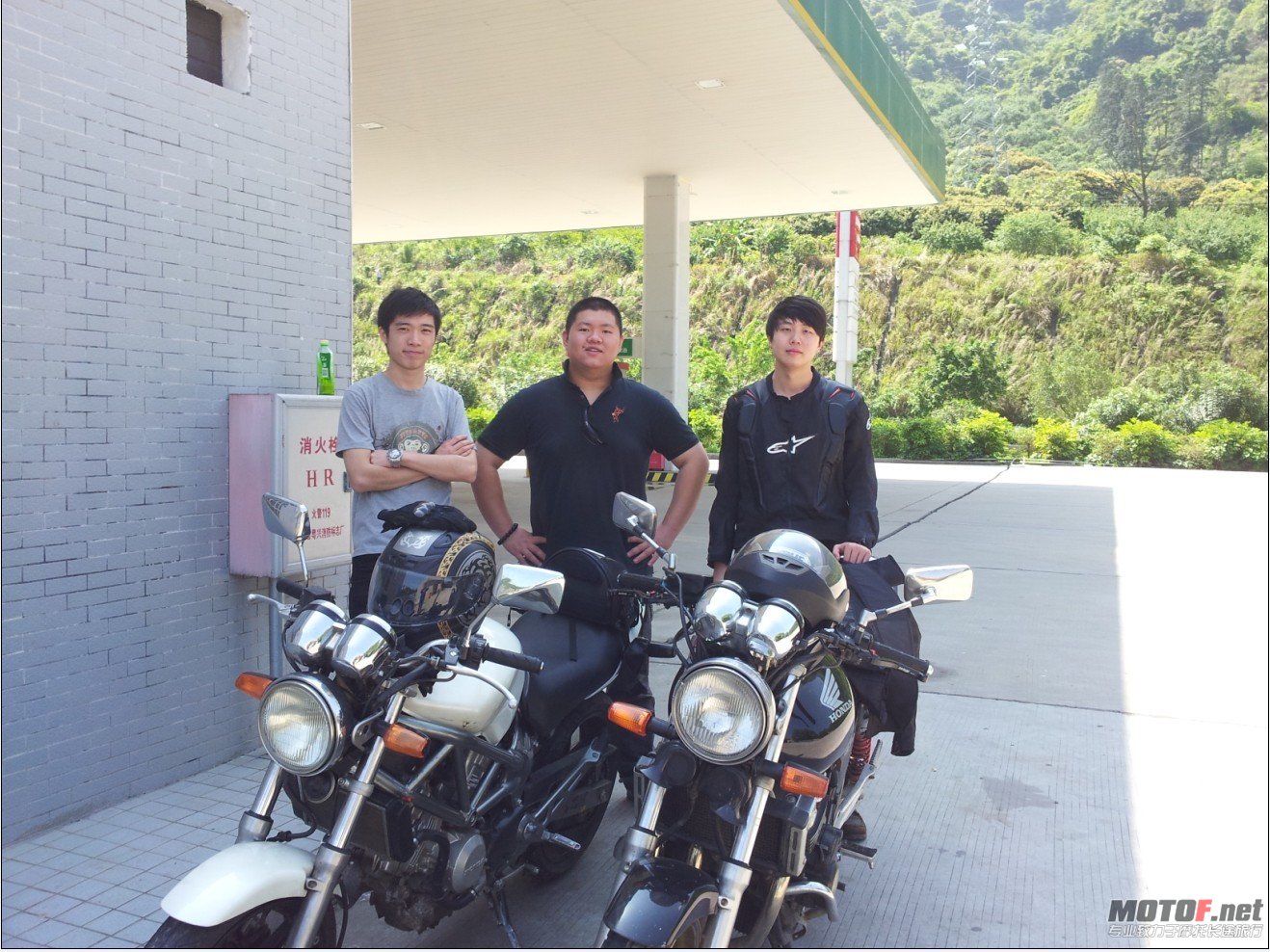 几乎每次出游都要留影一张，毕竟每次出来跑都很难约