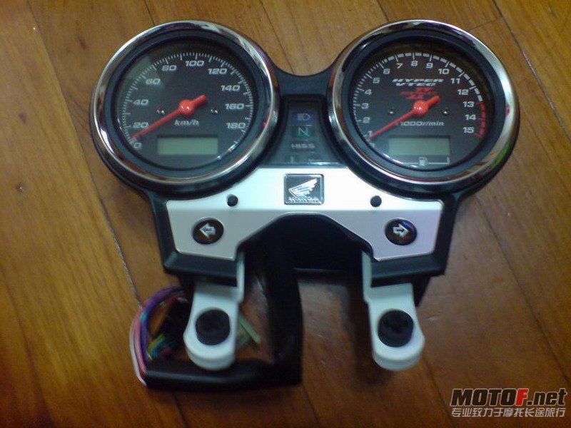 CB 400 VTEC 2 儀錶(2002年)1_resize.JPG