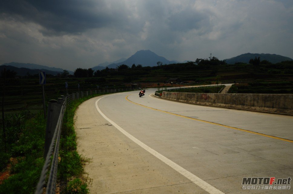 8C[)YG~ZG}3E`5VWKVGT]O4.jpg
