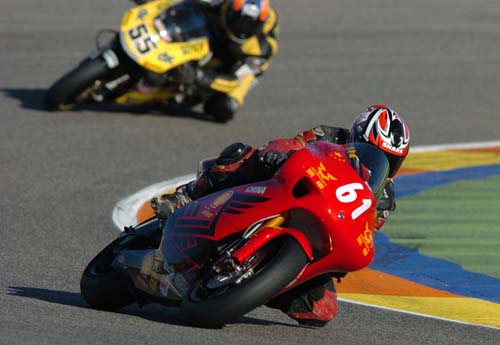 2005年 李郑鹏驾驶61号赛车在MotoGP西班牙的比赛中