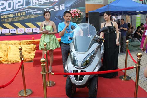比亚乔合资公司广东片区销售经理向家荣先生作产品介绍