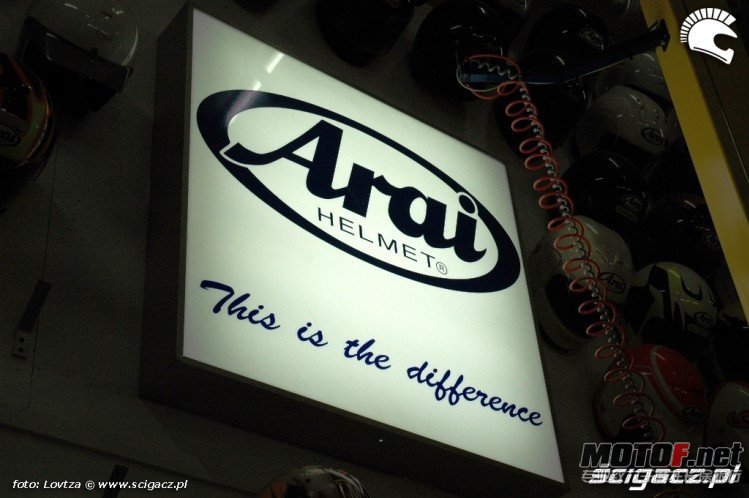 10_Arai_Inspiration_Center_neon.jpg