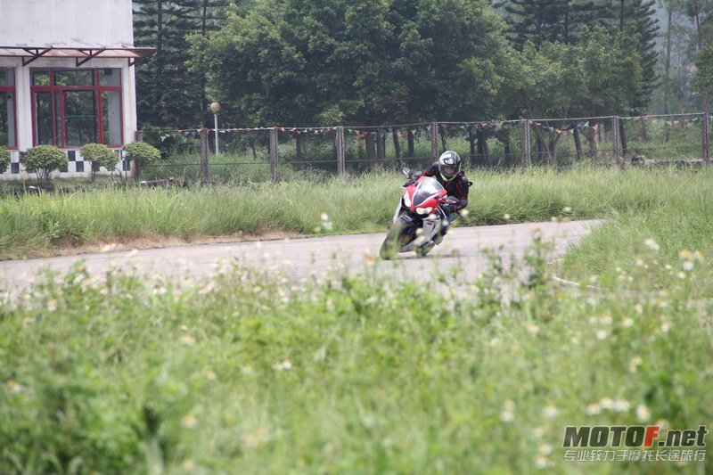 IMG_2400_调整大小.JPG
