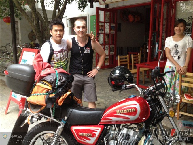 一个奥地利的留学生·他跟我说准备骑这神车去新疆··