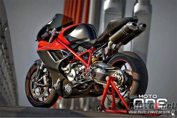 DUCATI-8.jpg