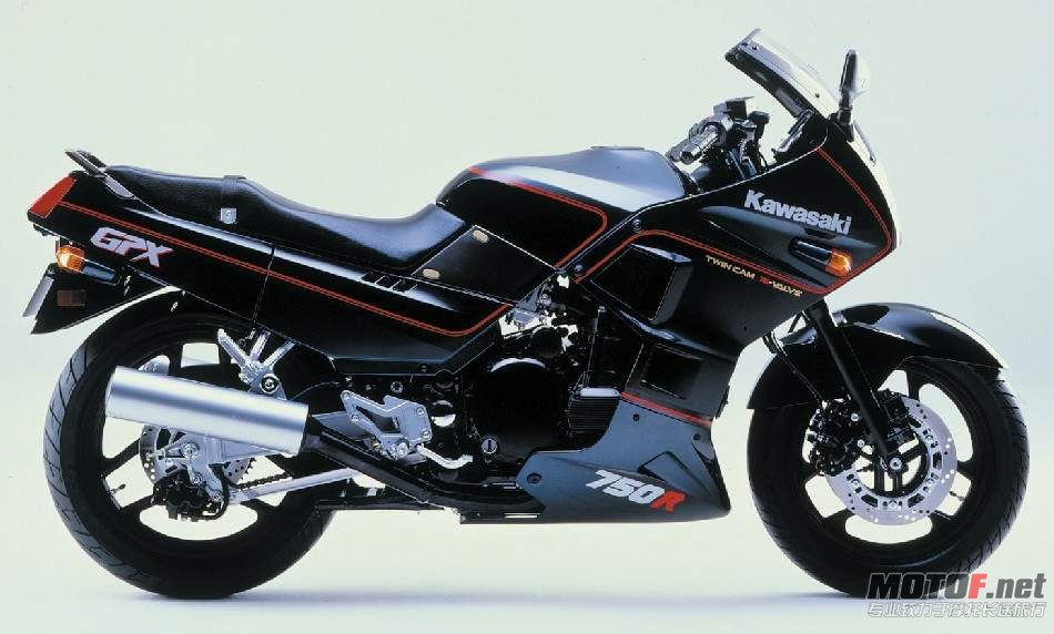 Kawasaki GPX750R 86.jpg