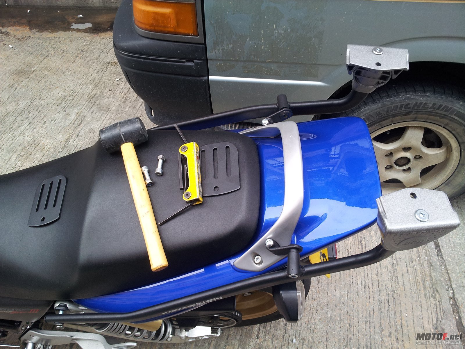 CB400 GIVI (1).jpg