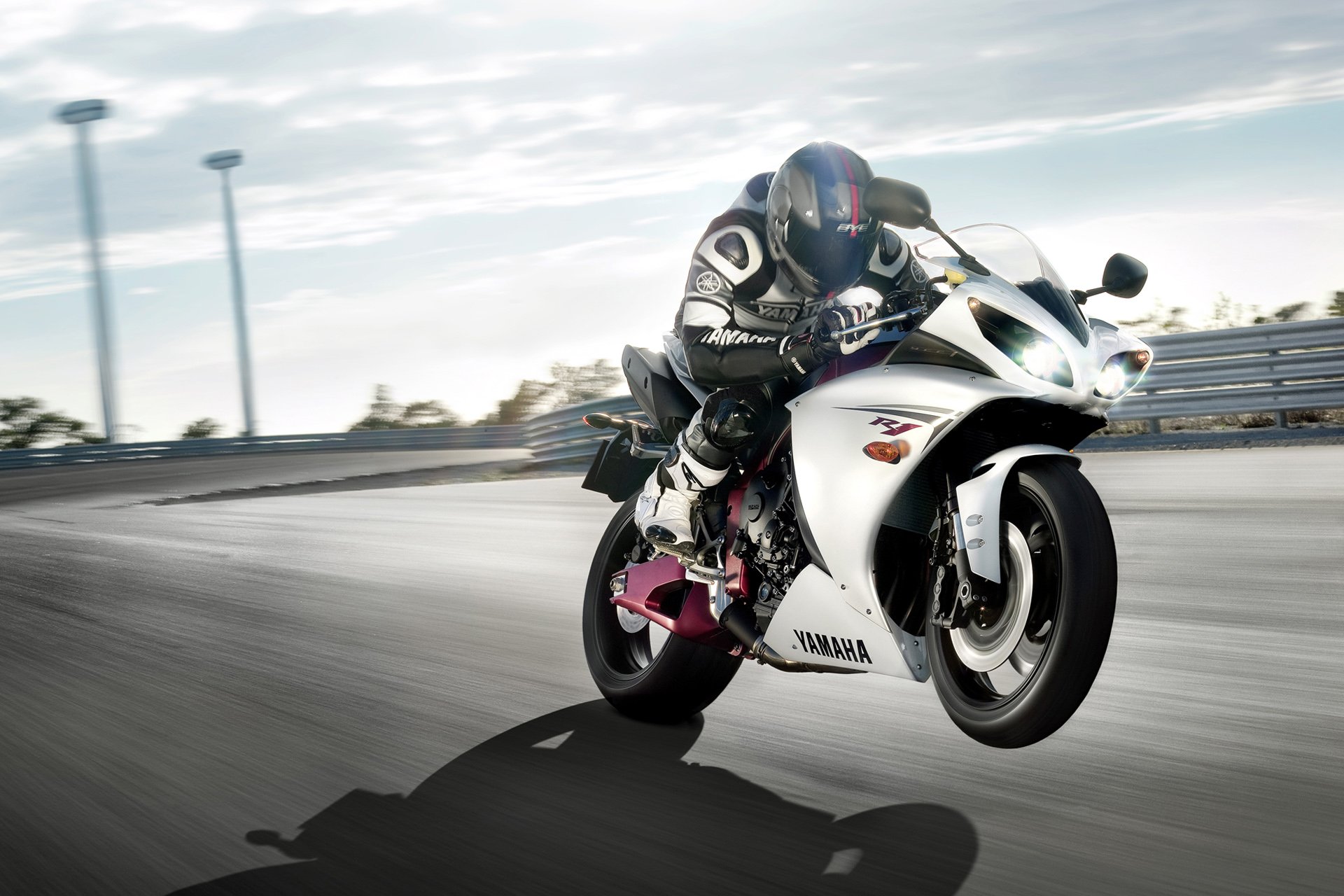 You can vote for this Yamaha YZF-R1 photo.jpg