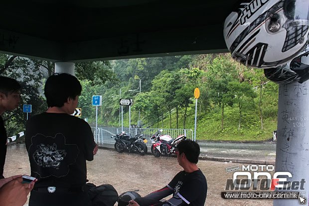 kawasaki_zx-10r_yahama_yzf_R1_62.jpg