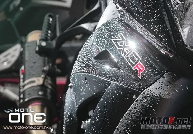 kawasaki_zx-10r_yahama_yzf_R1_45.jpg