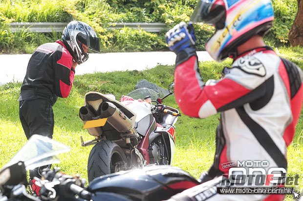 kawasaki_zx-10r_yahama_yzf_R1_18.jpg