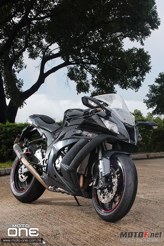 kawasaki_zx-10r_yahama_yzf_R1_33.jpg