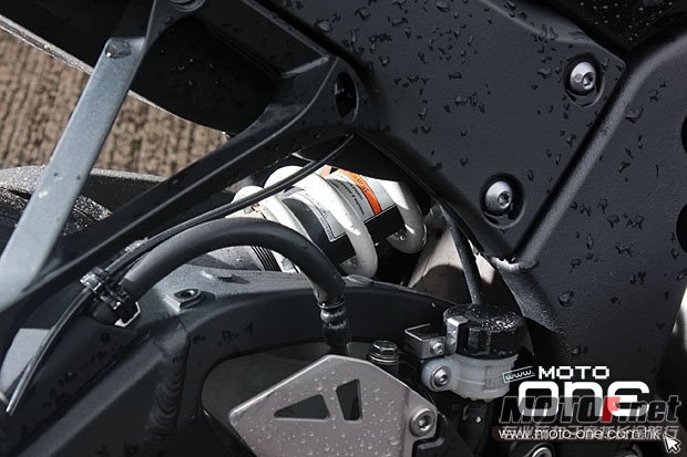 kawasaki_zx-10r_yahama_yzf_R1_59.jpg