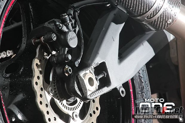 kawasaki_zx-10r_yahama_yzf_R1_48.jpg
