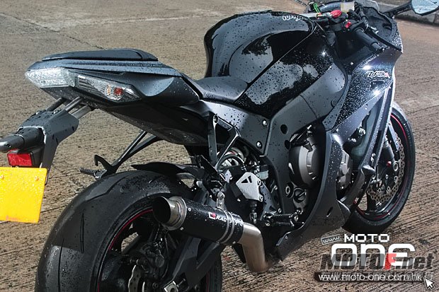 kawasaki_zx-10r_yahama_yzf_R1_39.jpg