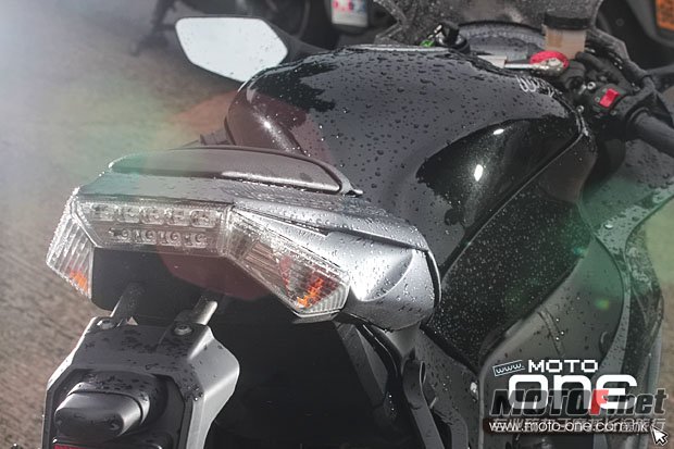 kawasaki_zx-10r_yahama_yzf_R1_49.jpg