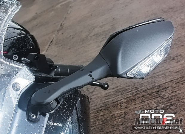kawasaki_zx-10r_yahama_yzf_R1_61.jpg