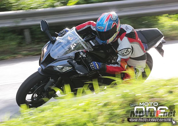 kawasaki_zx-10r_yahama_yzf_R1_05.jpg