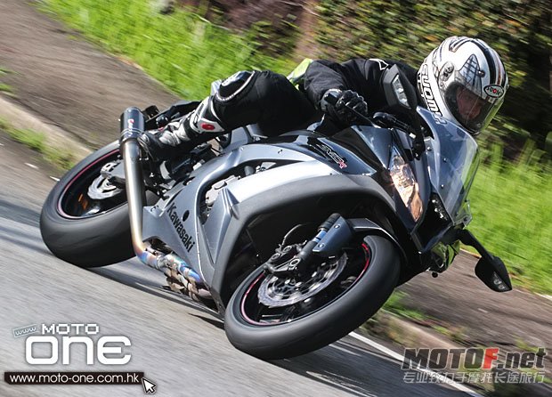 kawasaki_zx-10r_yahama_yzf_R1_10.jpg