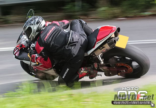 kawasaki_zx-10r_yahama_yzf_R1_14.jpg