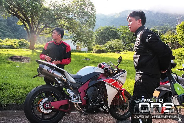 kawasaki_zx-10r_yahama_yzf_R1_22.jpg